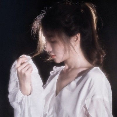 黄仁勋访韩，女儿、“准女婿”陪同并“同框出镜”：两人是MBA同学，男方担任英伟达关键部门副总裁